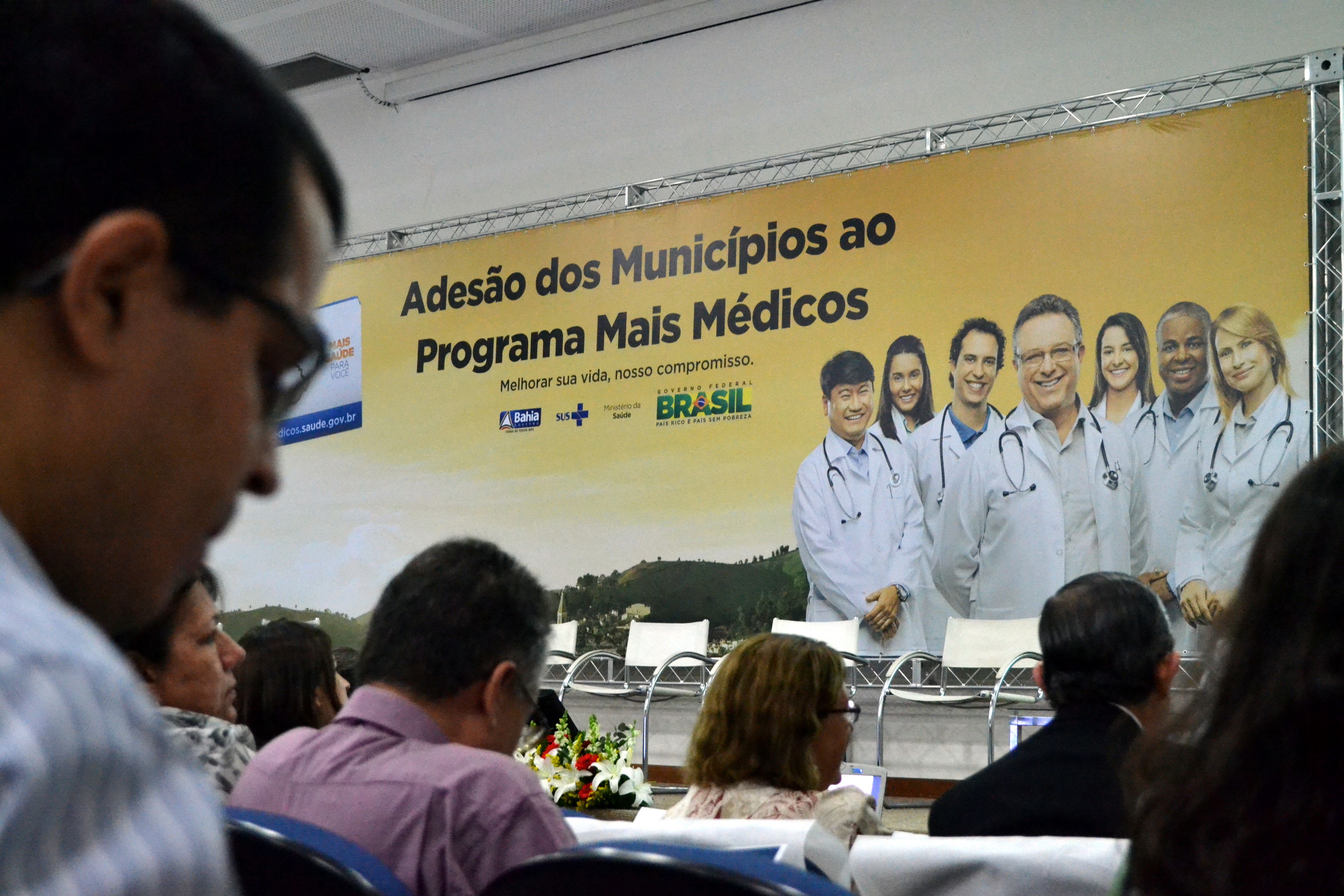 Mais Médicos: Alheios ao embate ideológico, pequenas cidades comemoram vinda de profissionais