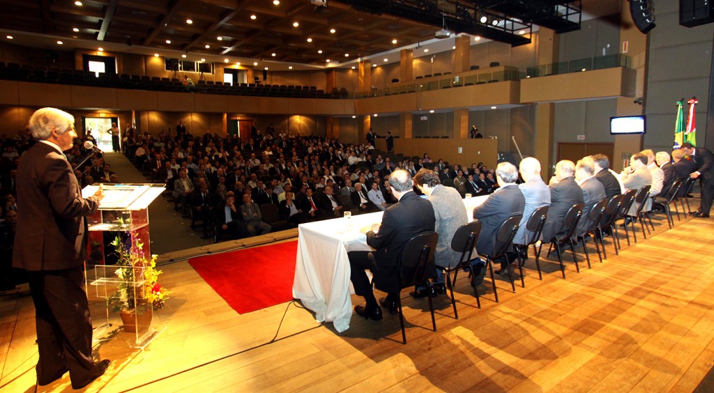 Udo cobra agilidade de Ideli na liberação de verbas federais