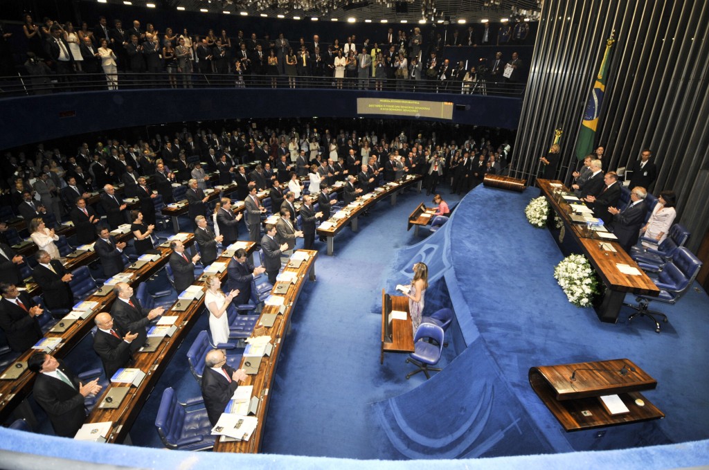 Selinho caro! Senado diz apurar gastos de R$ 2 milhões na compra de selos