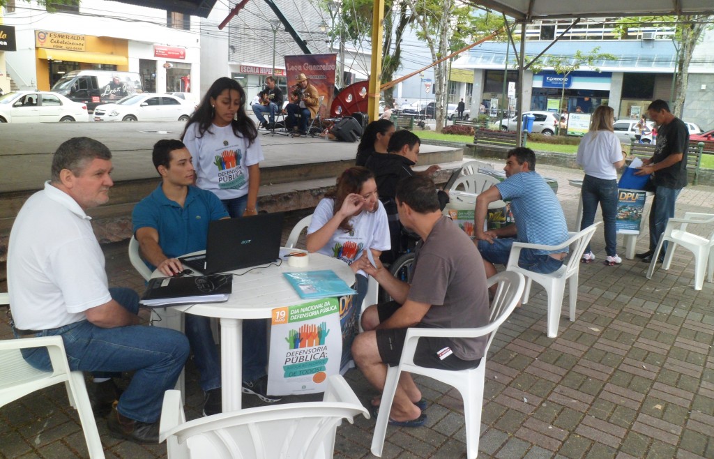 Defensoria Pública da União orienta comunidade no Centro de Convivência do Idoso em Joinville (SC)