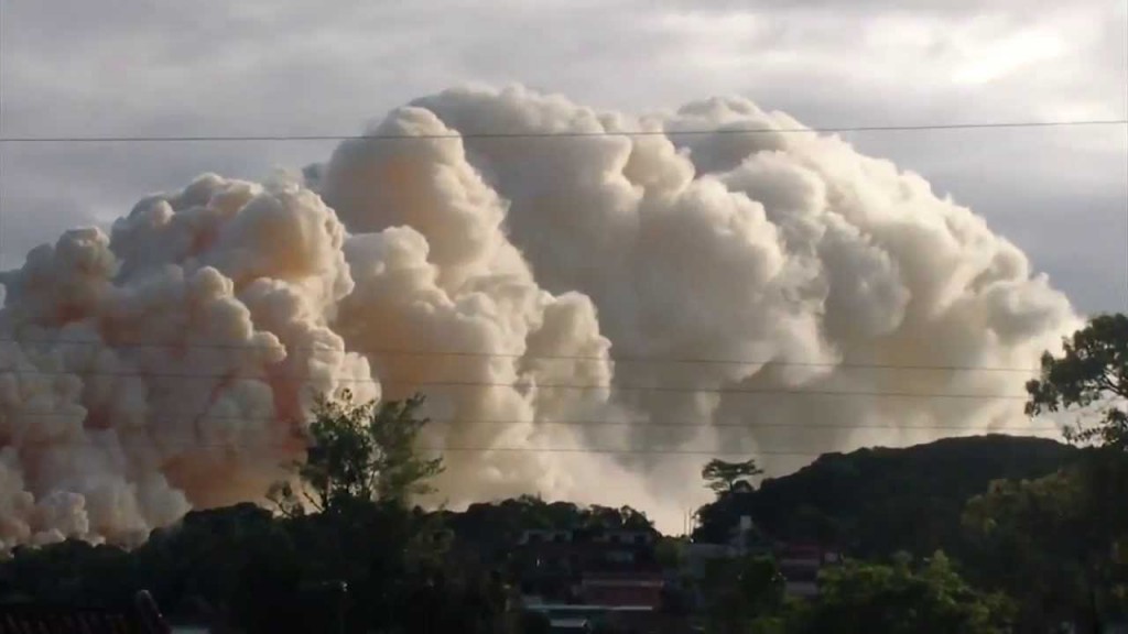Incêndio em São Francisco do Sul: famílias deixam cidade fugindo da fumaça tóxica