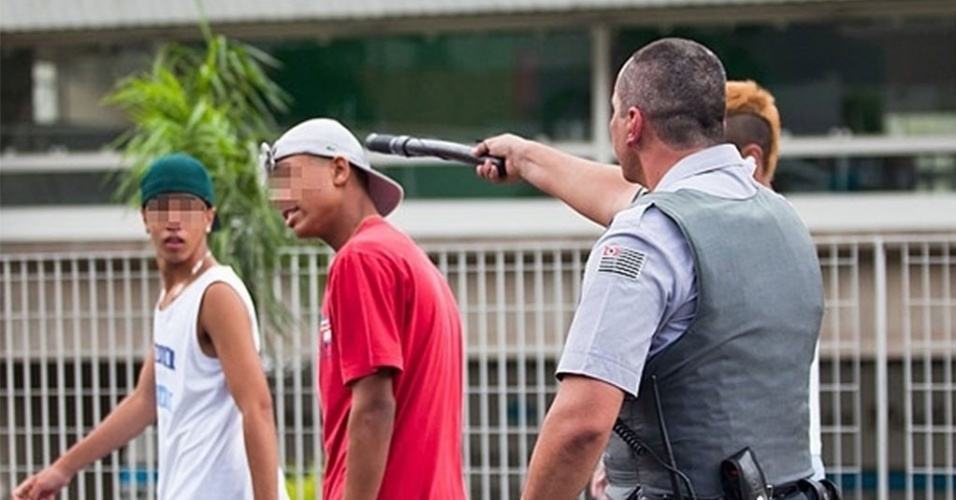 Grupo marca “rolezinho” em shopping no Rio de Janeiro