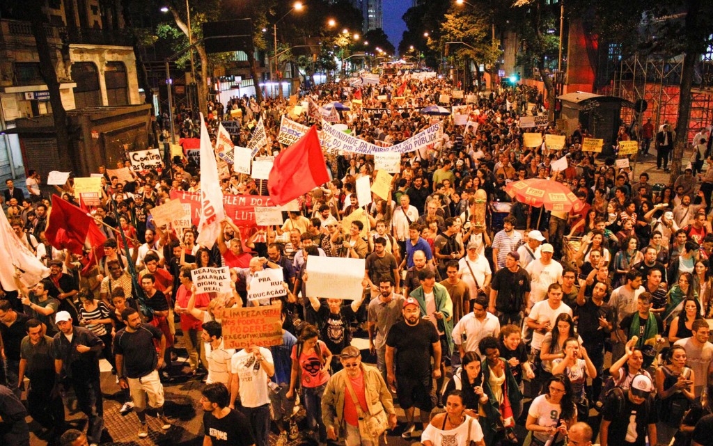 Manifestações populares ditaram prioridades no Congresso em 2013