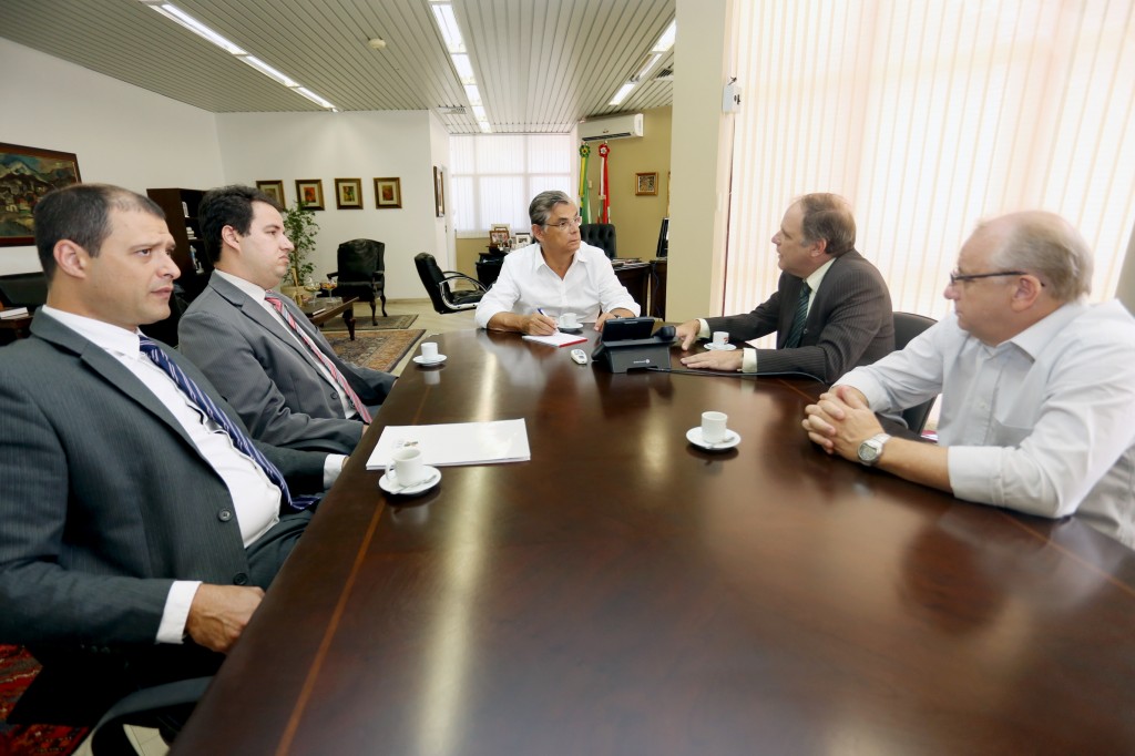 Gestores da Udesc se reúnem com vice-governador para tratar sobre diminuição do repasse para a instituição.