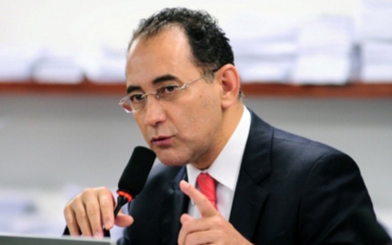 João Paulo Cunha quer continuar a exercer mandato