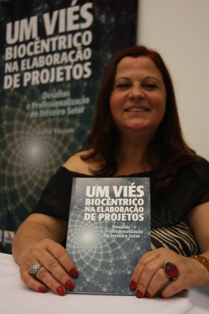 Dia 24 em Joinville será lançado livro que orienta elaboração de projetos sociais