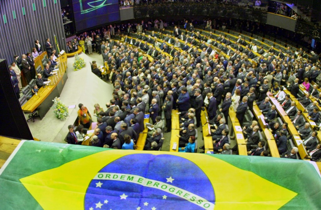 Farra: Câmara vai bancar passagens para mulher de deputado