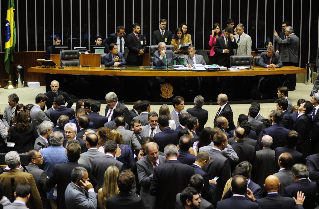 Direitos de domésticos e política do salário mínimo podem ser votados hoje (3/3) pelos deputados