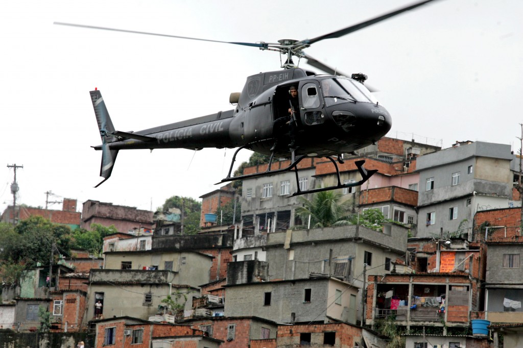 Governador do Rio diz que vai reocupar o Complexo do Alemão