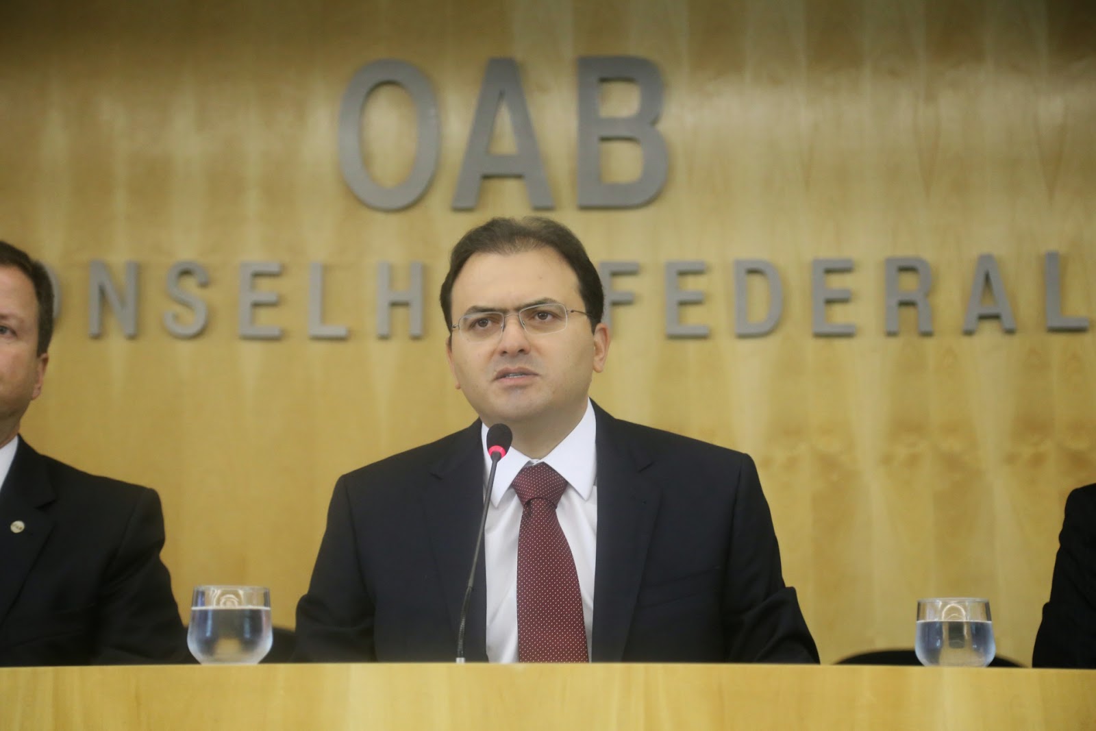 Combate à corrupção não pode ferir o processo legal, critica o presidente da OAB