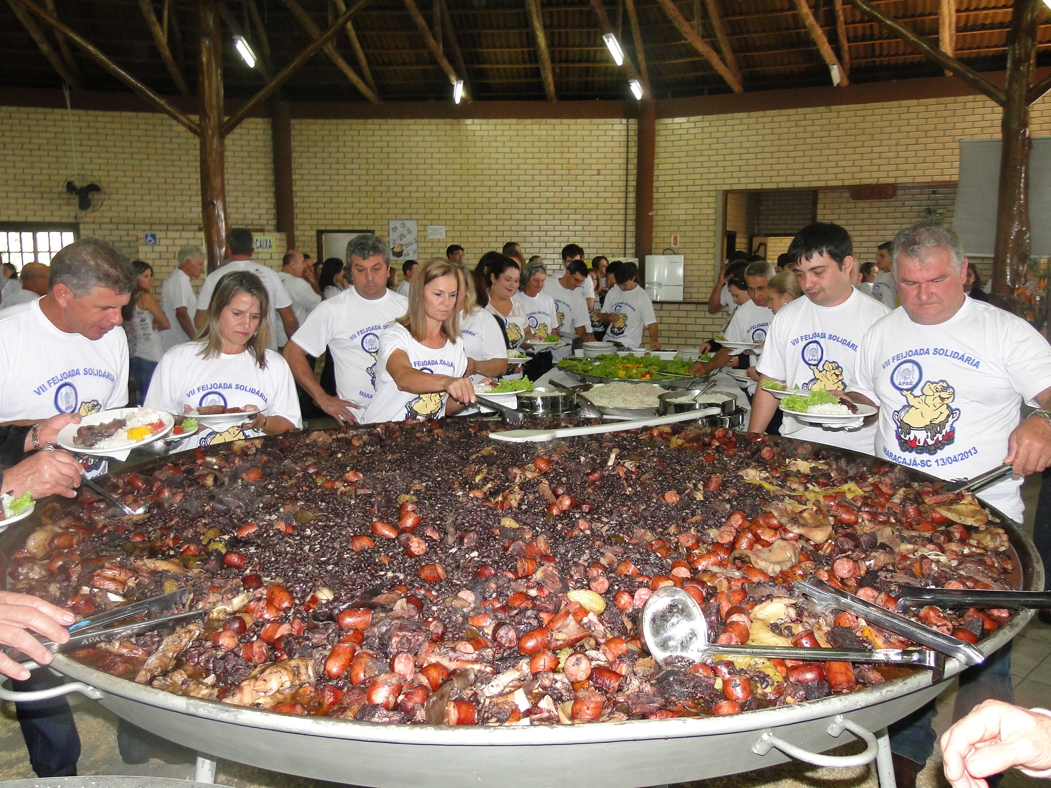 Feijoada da APAE de Joinville 50 Anos será neste sábado (11/7), participe!