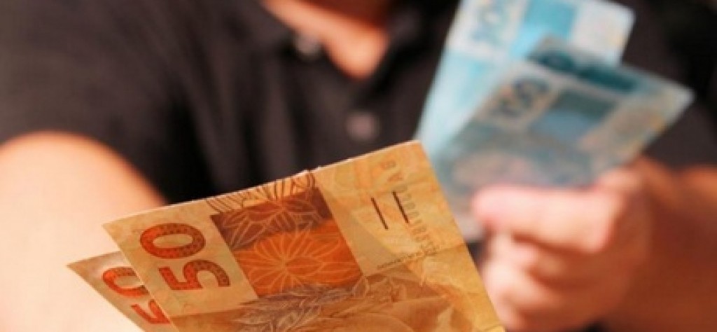 Receita Federal abre consulta ao segundo lote de restituições do IR 2015