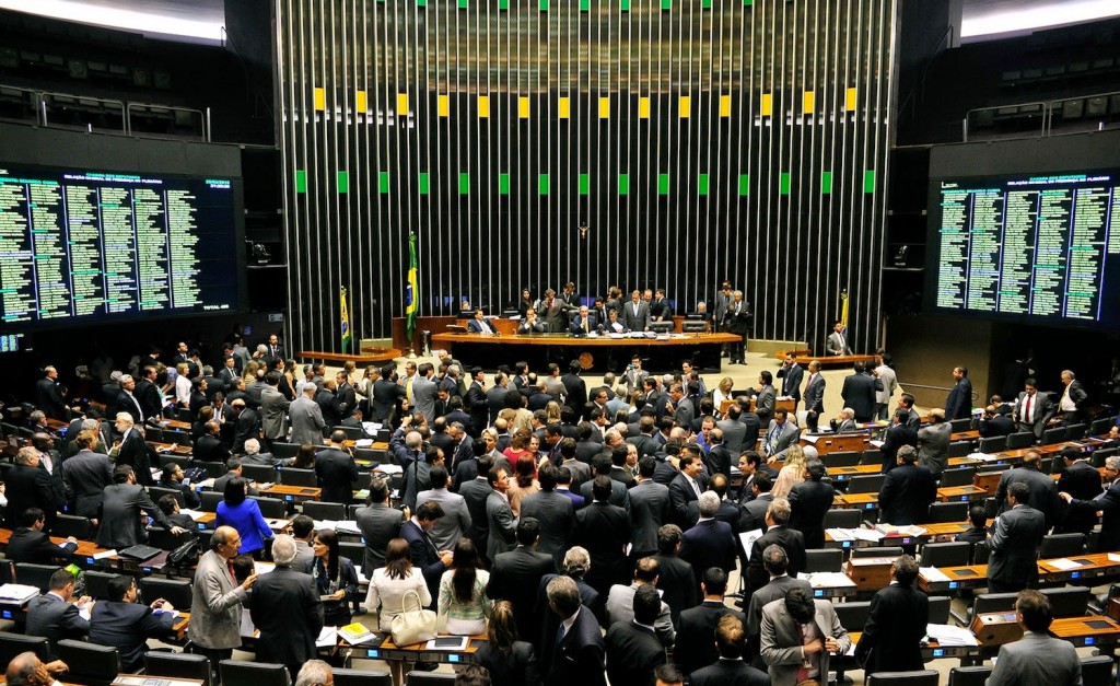 PDT e PTB deixam base do Governo Dilma