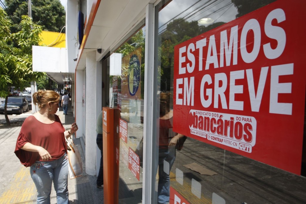 Bancários rejeitam reajuste de 7,5% sem abono e continuam em greve