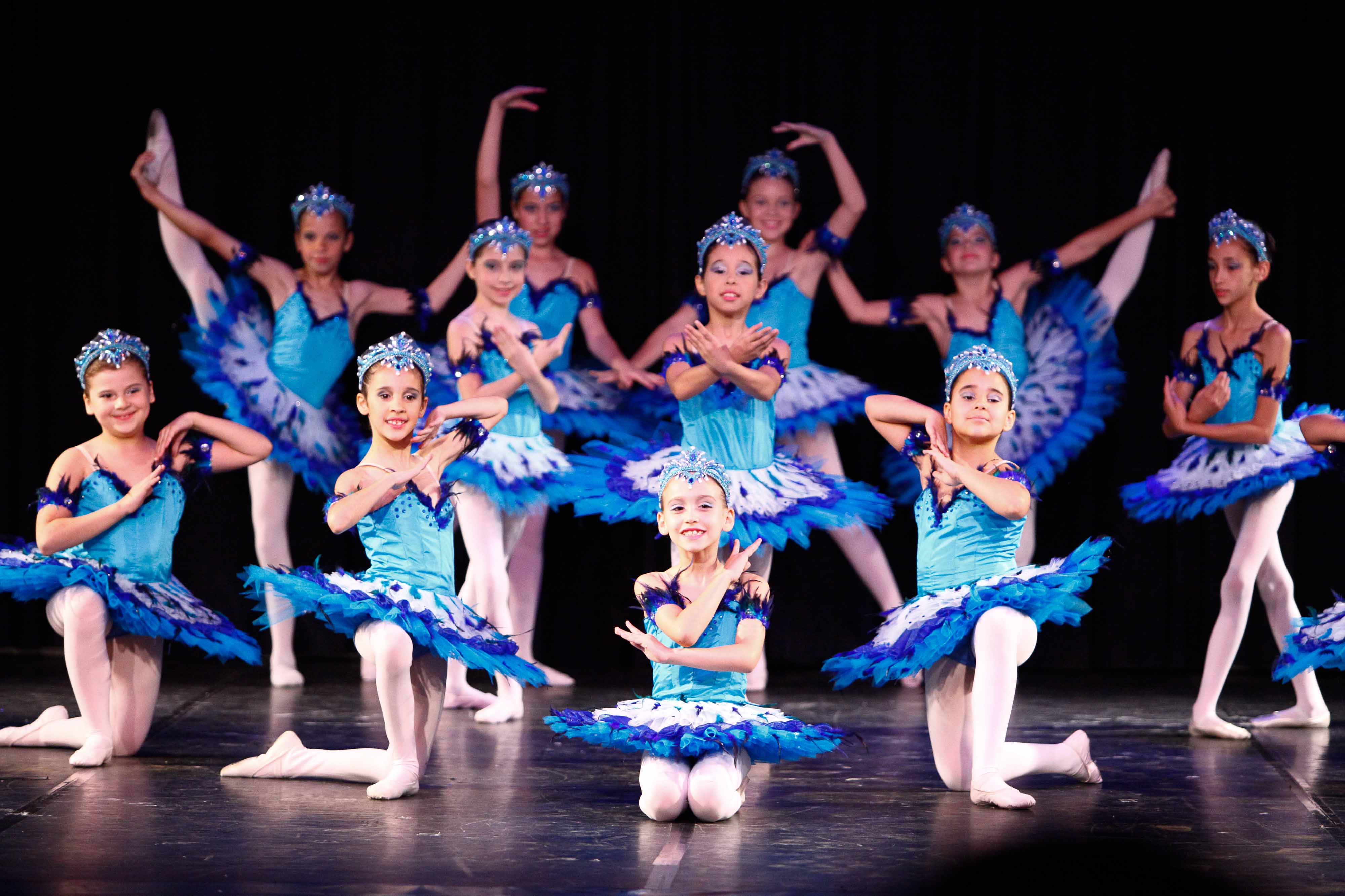 Escola de Ballet da Casa da Cultura encerra ano com dois espetáculos em Joinville (SC)