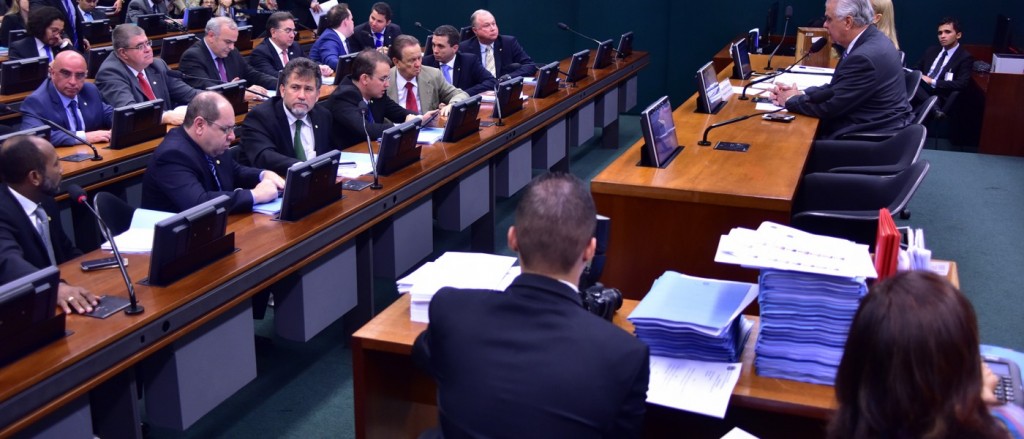 Conselho de Ética decide pela continuidade da ação contra Cunha