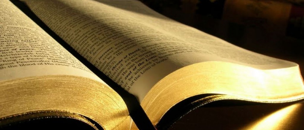 Democracia retrocede e influência da religião na política aumenta, indica estudo