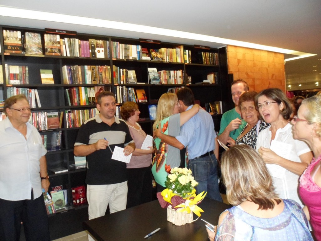 Confraria do Escritor comemora cinco anos de atividades nesta sexta-feira (15)