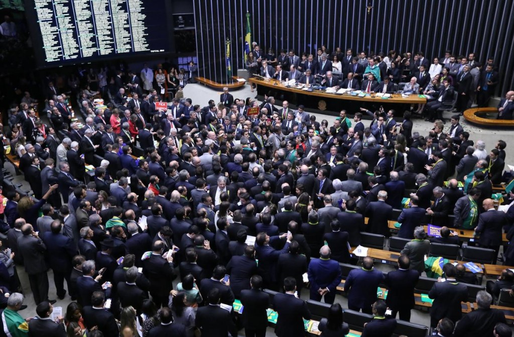 Dilma perde a batalha contra o impeachment na Câmara; agora é no Senado