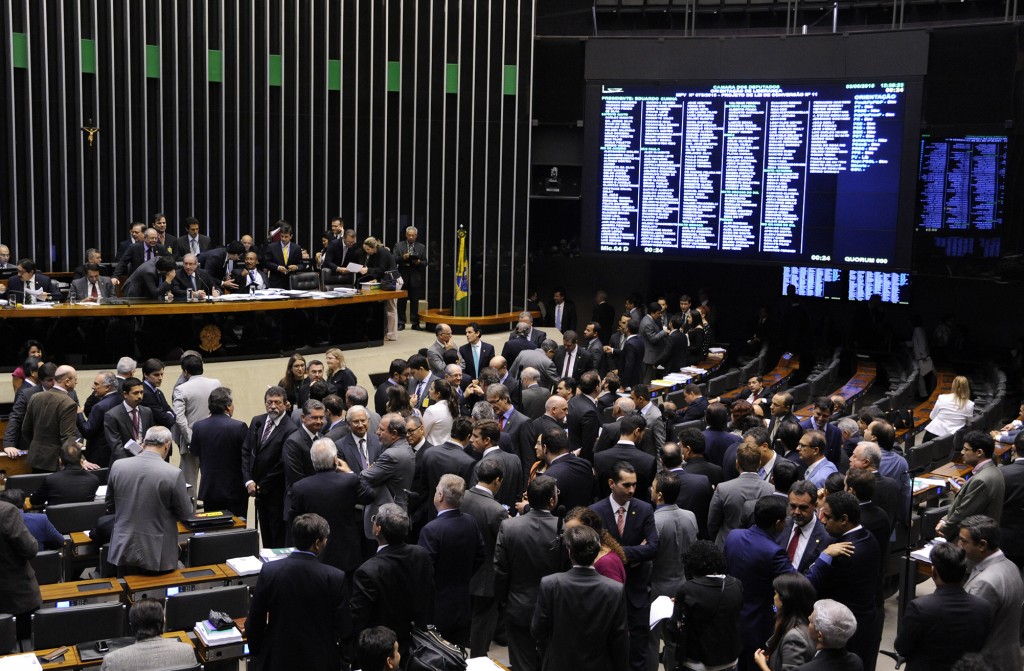Deputados aprovam pacotão bilionário de aumentos ao funcionalismo
