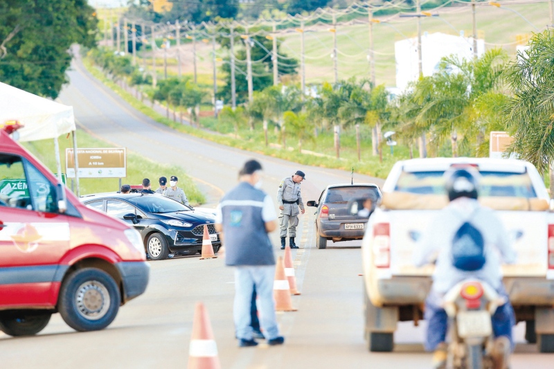 Bombinhas e Porto Belo mantém apenas barreiras sanitárias e encerram bloqueios