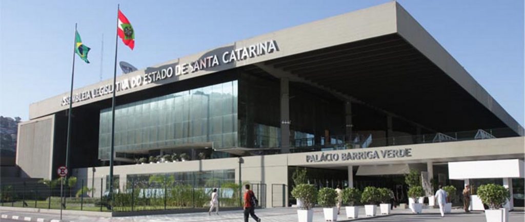 Assembleia Legislativa de SC suspende atividades por suspeita de Covid-19