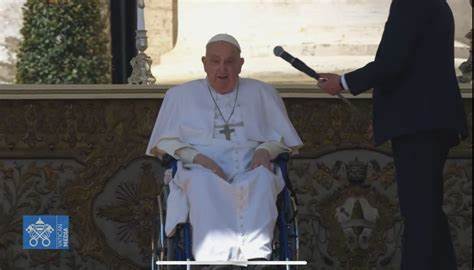 Papa faz aparição surpresa na Missa do Jubileu