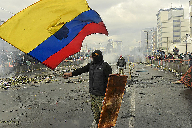 Equador em crise: atentado, repressão e denúncias de violações de direitos humanos