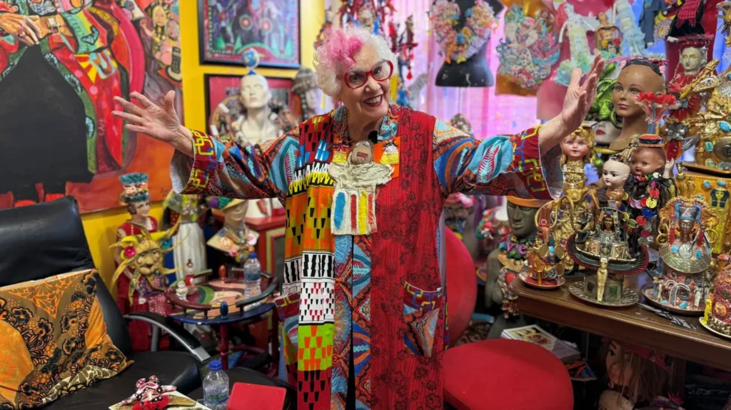 Sue Kreitzman: a artista que transformou Mile End num universo de cor, liberdade e resistência