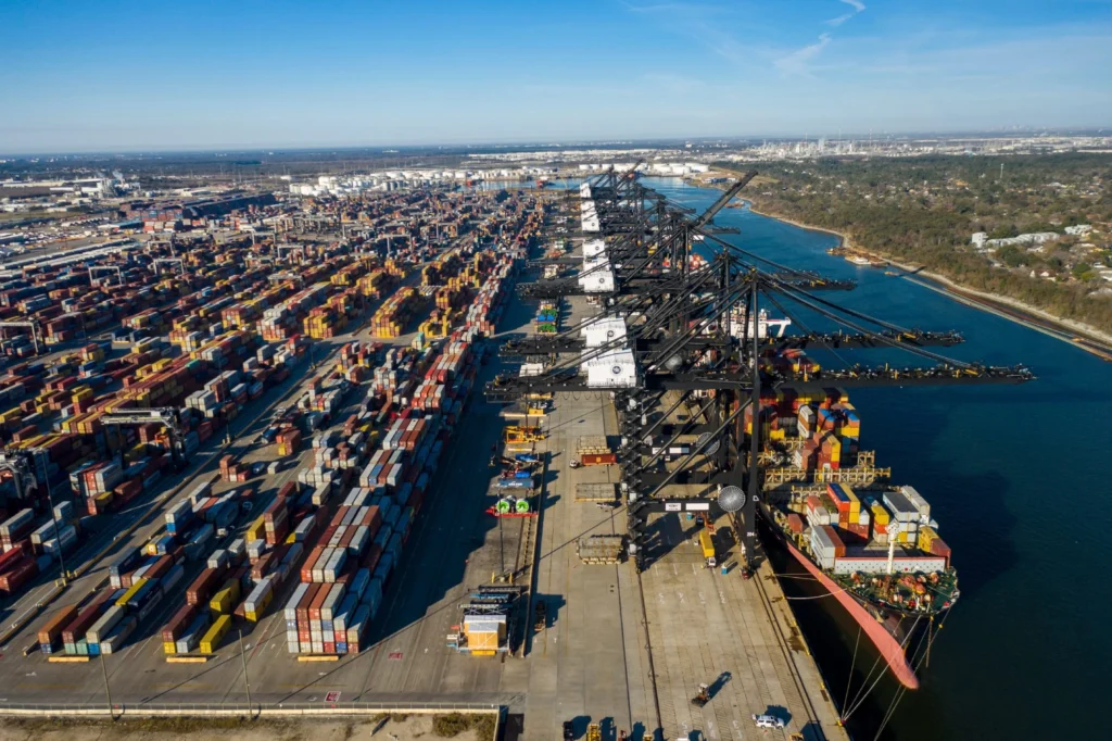 Exportações brasileiras ganham fôlego na Ásia e na Europa e compensam retração nas vendas para os EUA